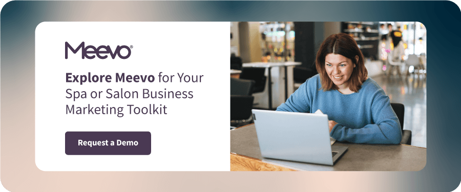 Woman using laptop - Invitation to request a Demo